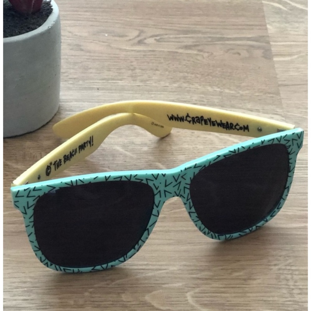 VINTAGE & AWESOME (CRAP EYEWEAR) SUNGLASSES.. #MUSTHAVE  🤩💚🧡💜💙 - Picture 4 of 9